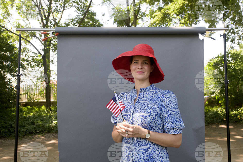 APTOPIX Independence Day Naturalization