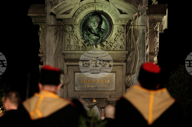 Ново художествено осветление подчертава паметника на Васил Левски в София 130 години след откриването му