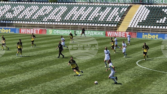 Вихрен (Сандански) и Хебър (Пазарджик) с победи в 21-ия кръг на Втора лига, два мача бяха отложени заради заснежени терени