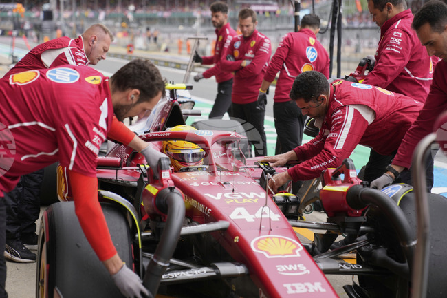 Седемкратният шампион във Формула 1 Люис Хамилтън ще поиска от тима на Ферари да промени някои елементи от дизайна на колата му