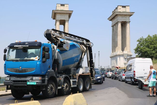 ОА Русе: Допълнително трасе поема тежкотоварния трафик на Дунав мост 