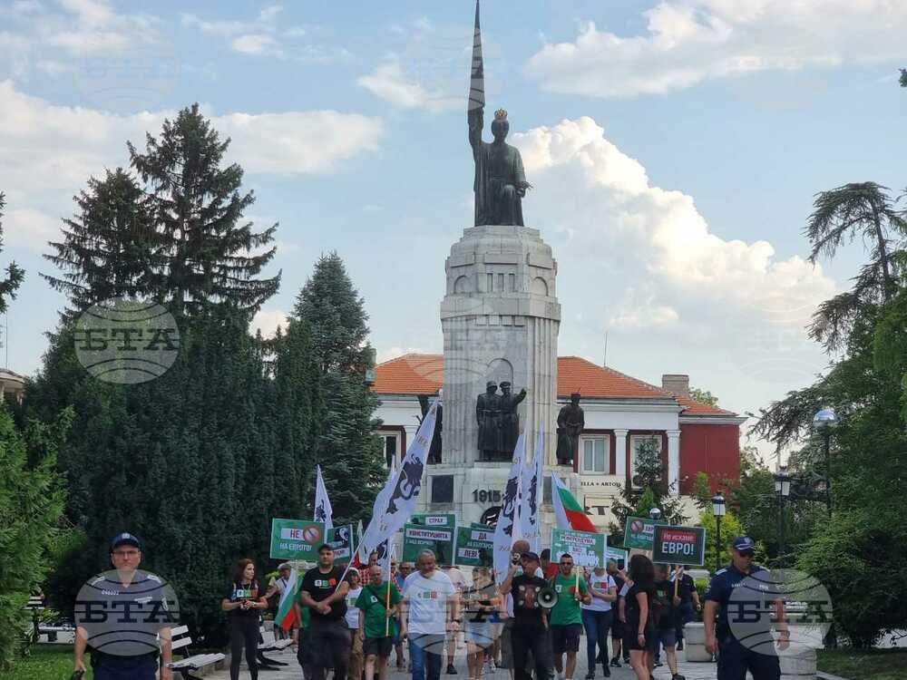 Протестно шествие с настояване за референдум преди влизането на България в Еврозоната се състоя във Велико Търново