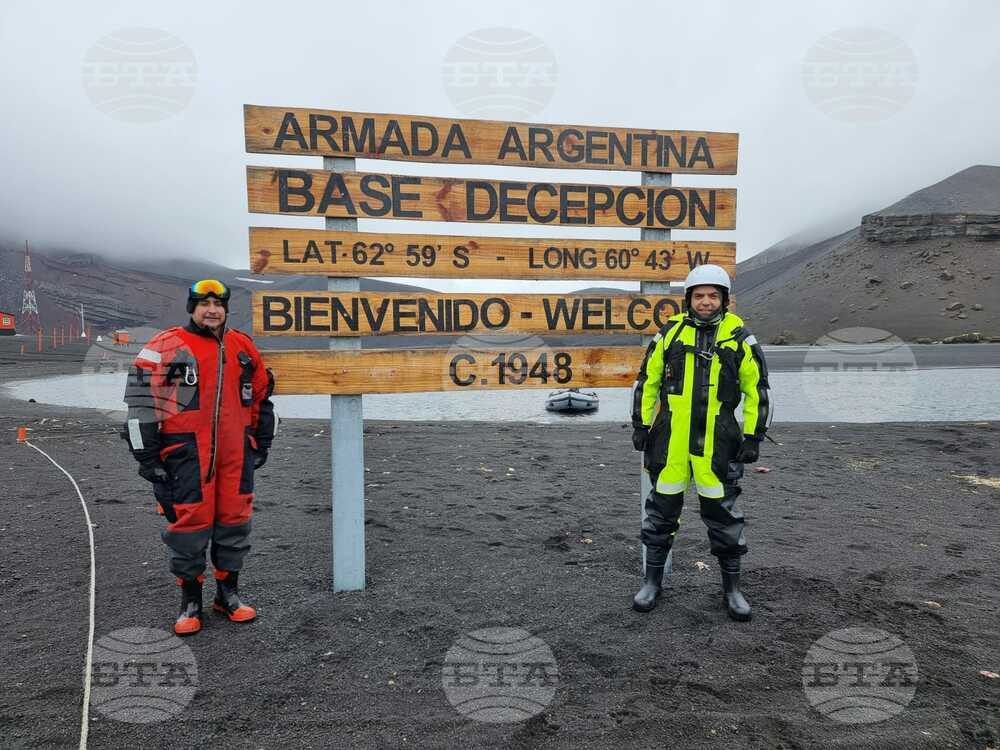 Day 55: RSV 421 Commander, Crew Members Visit Argentine Polar Base Deception