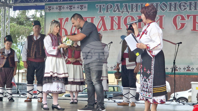 С песни, танци и народни носии оживя поредното издание на Капанския събор в разградското село Гецово
