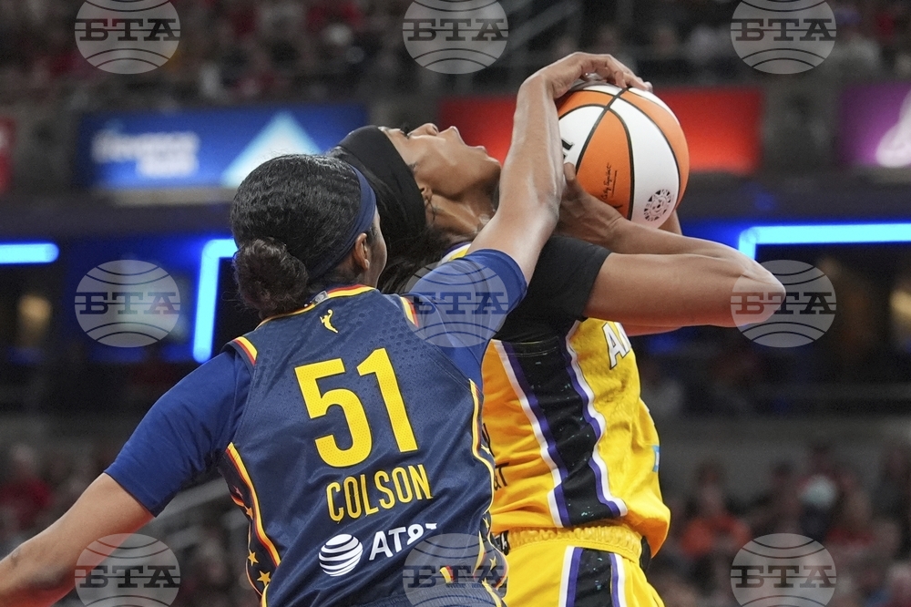 APTOPIX Sparks Fever Basketball