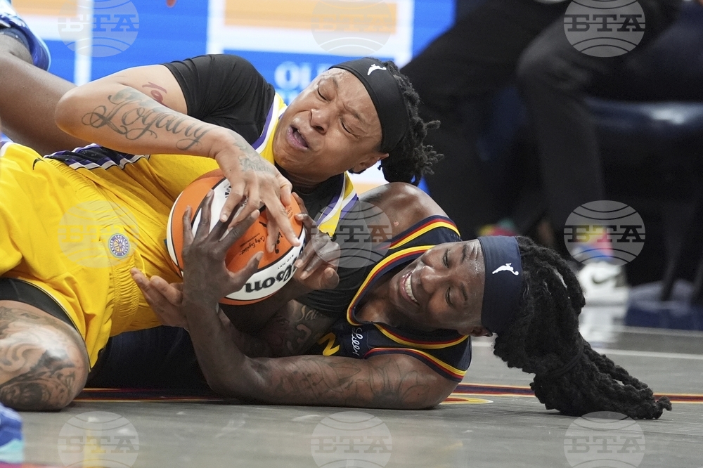APTOPIX Sparks Fever Basketball