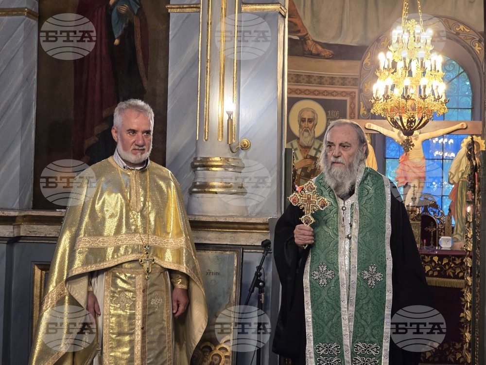 Християнинът трябва да живее с молитвата, той пребъдва с нея, каза отец Милен от плевенския храм „Света Параскева"