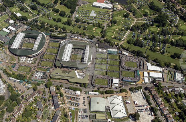 Two Bulgarians Qualify for Wimbledon Juniors' Semifinals for First Time in 25 Years