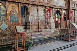 Шумен - храм „Св. Три Светители" - литургия