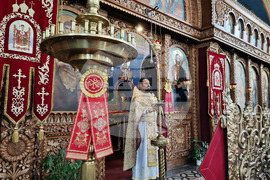 Шумен - храм „Св. Три Светители" - литургия