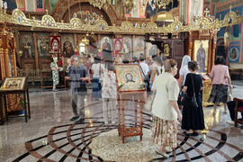 Шумен - храм „Св. Три Светители" - литургия