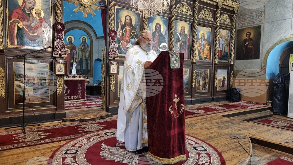 Няма нищо по-силно от истинската вяра и надежда в Бога, каза отец Димитър в митрополитския храм „Св. Николай“ във Враца