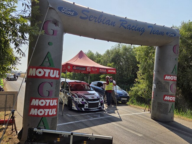 Илия Царски спечели състезанието от петия кръг на международния шампионат по автомобилизъм в Неготин, българите записаха двоен подиум