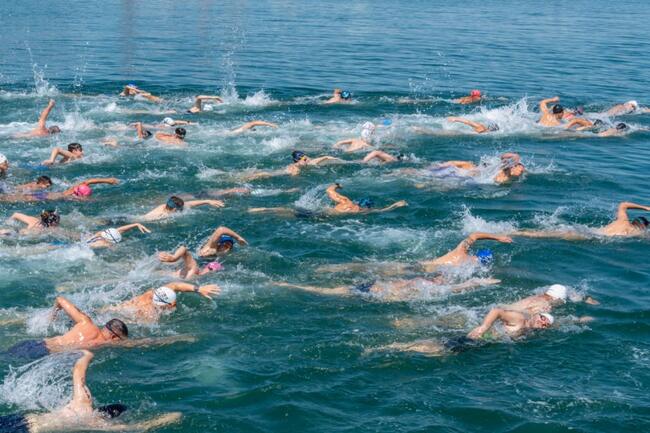 Антоний Моралийски и Ева Христова спечелиха петото издание на плувния маратон "Порт Бургас"