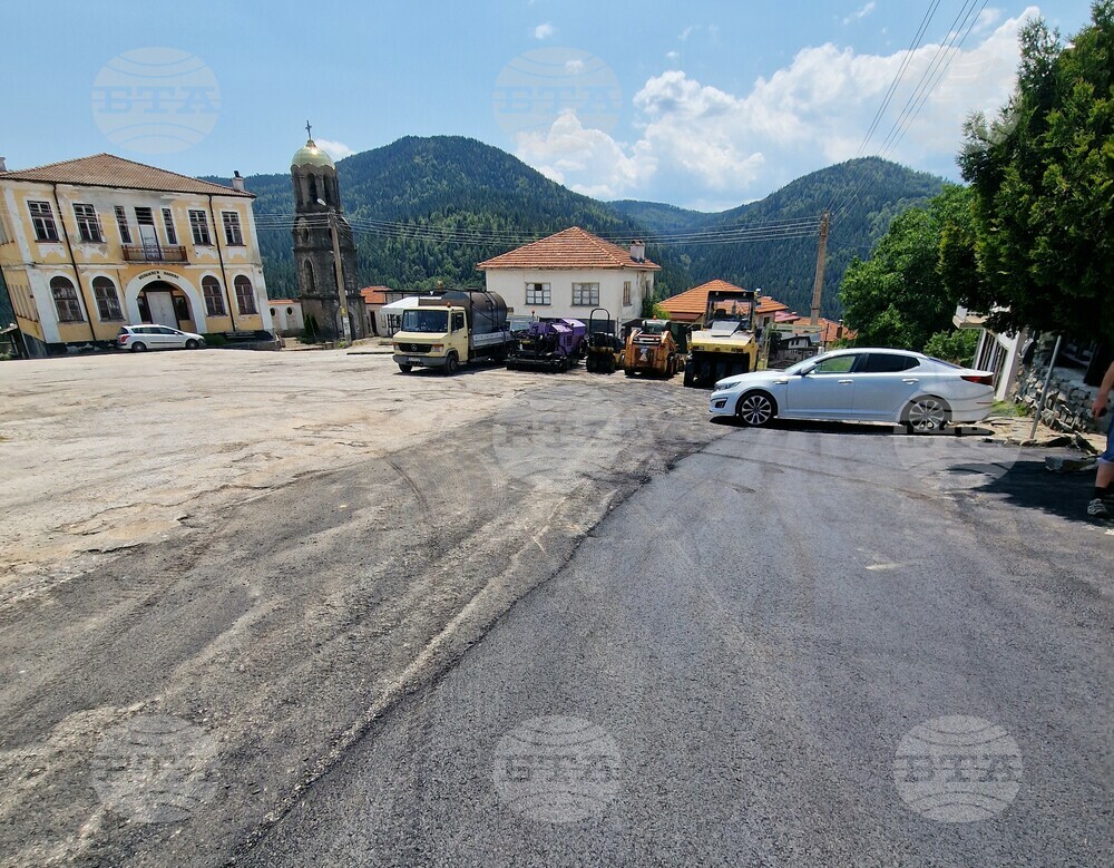 Община Смолян възложи асфалтиране на централната улица в село Славейно