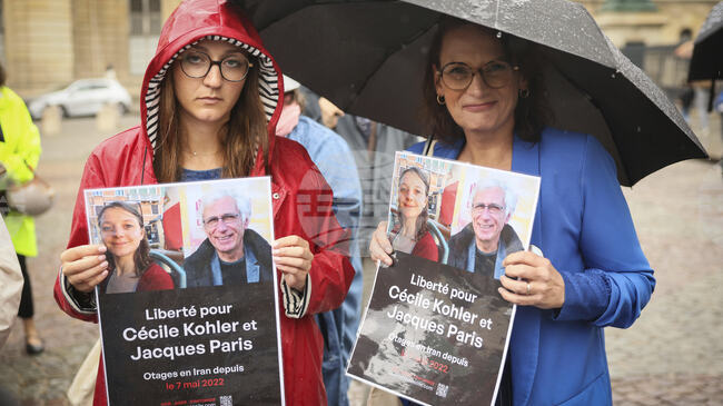 Иран освободи френските граждани Сесил Колер и Жак Пари, съобщи френският президент Макрон
