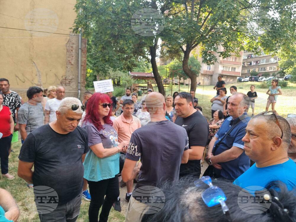 Жилищата на 80 семейства от Бобов дол са застрашени от пропадане заради разрушена подпорна стена