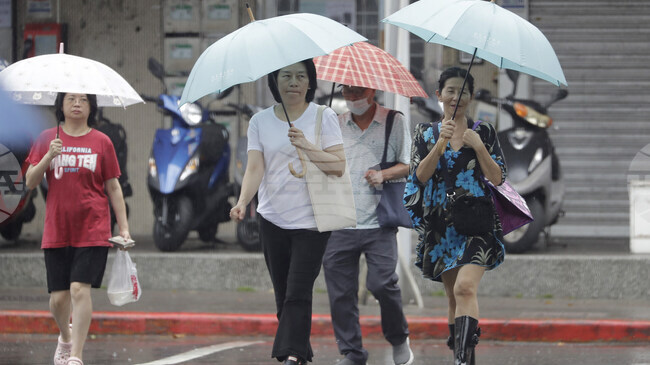 Близо 5000 души бяха евакуирани в Тайван заради тайфуна "Подул"