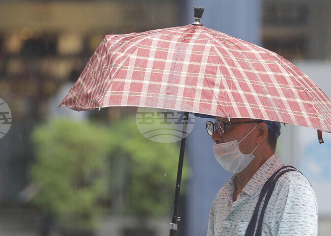 Китай и Тайван се готвят за тайфуна „Рагаса“