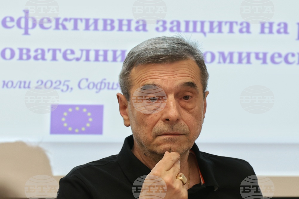 Продължаваме разговорите за минималната работна заплата, утре предстои нова среща, съобщи президентът на КТ "Подкрепа" Димитър Манолов