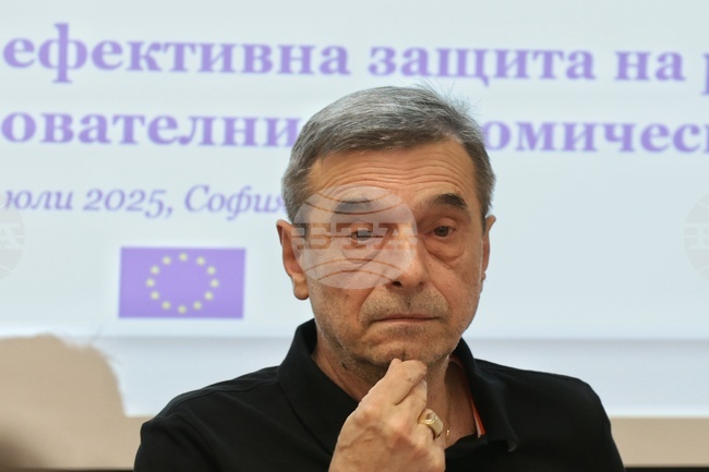 Продължаваме разговорите за минималната работна заплата, утре предстои нова среща, съобщи президентът на КТ "Подкрепа" Димитър Манолов