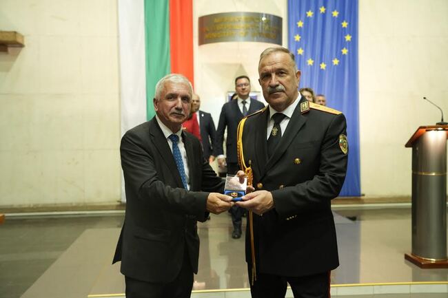 Наградиха с "Почетен знак“" на МВР III степен директора на староозагорската полиция старши комисар Красимир Христов