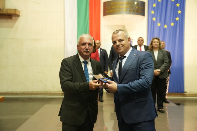 Директорът на добричката полиция старши комисар Красимир Манолов получи "Почетен знак" на МВР - III степен