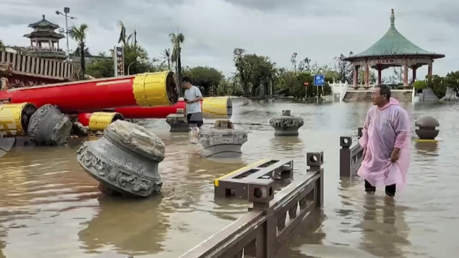 Близо 2000 души ще бъдат евакуирани днес в Тайван заради тайфуна "Подул"