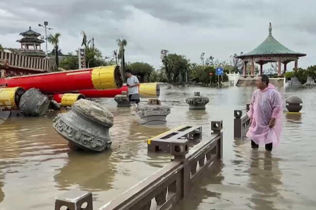 Близо 2000 души ще бъдат евакуирани днес в Тайван заради тайфуна "Подул"