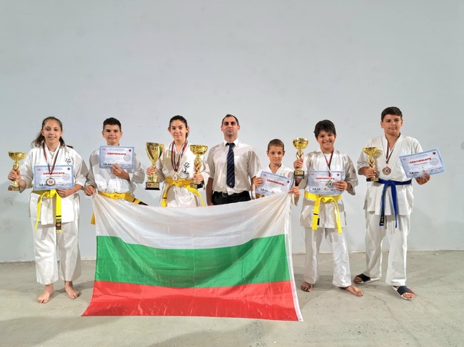 Два златни, сребърен и два бронзови медала от Световната купа по кудо спечелиха състезатели от Свищов, българските представители взеха общо десет отличия