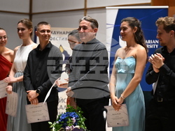 Майсторският клас на професор Людмил Ангелов завърши с концерт и награждаване на изявени млади пианисти, Снимка: НБУ