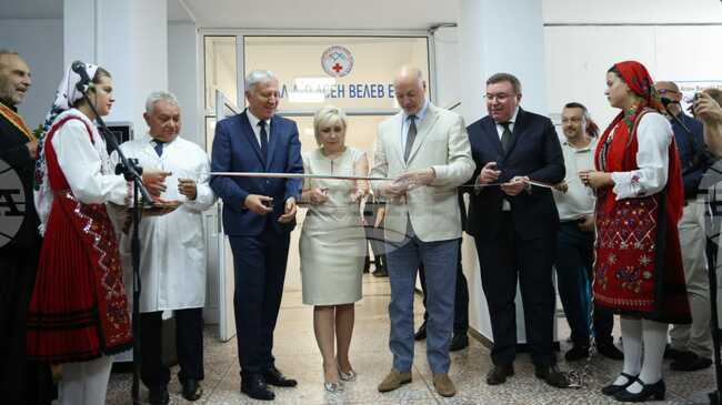 PM Zhelyazkov Unveils New Medical Equipment in Hospital in Razlog