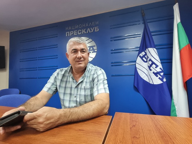 Необходимо е държавата да има ясна политика по отношение на паметниците на културата, каза доц. д-р Николай Сираков, директор на РИМ-Сливен