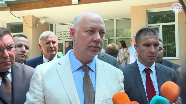 Аз няма как да искам оставки в БДЖ, защото те по отношение на пътническите превози имат холдинг, каза премиерът Росен Желязков