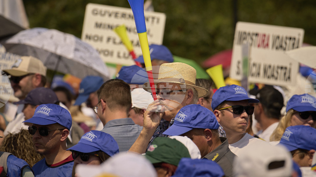 Romania Faces Harsh Economic Measures to Avoid "Greek Scenario"