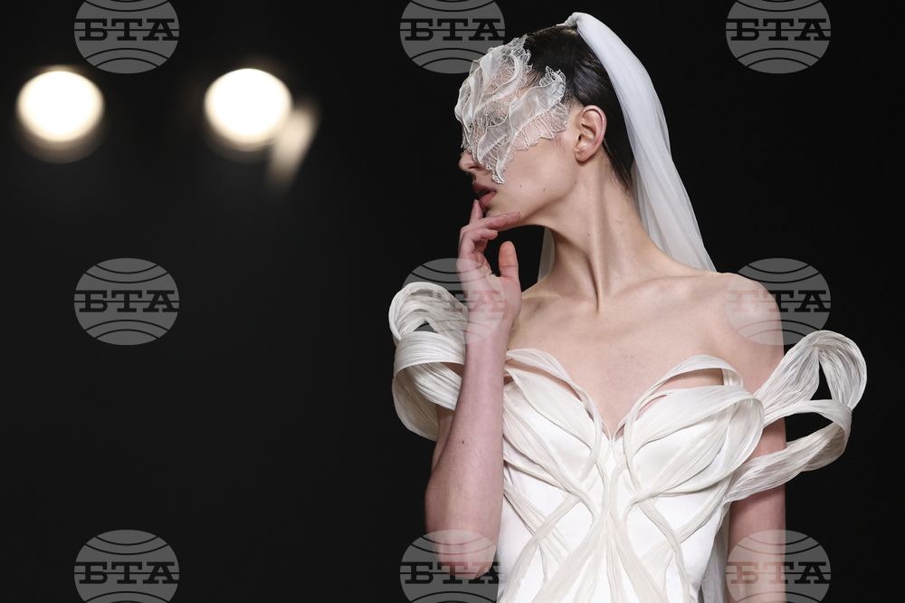 APTOPIX France Fashion Iris van Herpen F/W 25 26