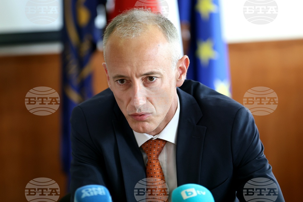  Още преди месеци говорихме, че увеличеното държавно финансиране ще доведе до повишение на таксите в платено обучение, каза Красимир Вълчев