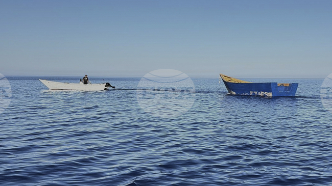 Осемнадесет души загинаха след потъването на лодка с мигранти край южния гръцки остров Хриси