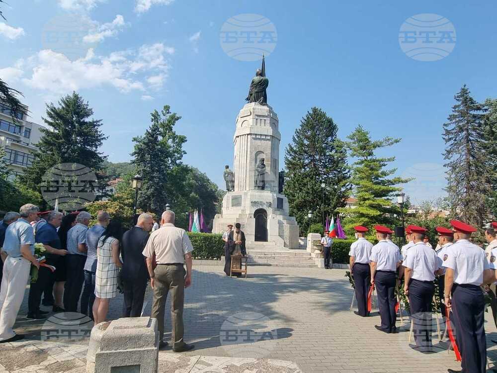 С военен ритуал и заупокойна молитва във Велико Търново бяха чествани 148 години от Освобождението на града от турско робство