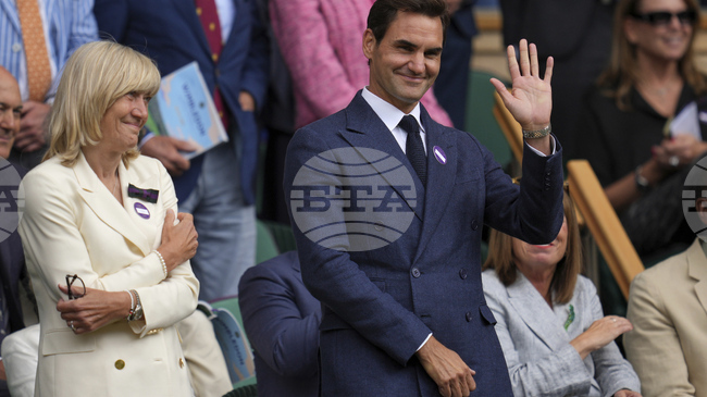 Легендата на световния тенис Роджър Федерер се завръща на корта, ще играе демонстративно на двойки на турнира от сериите "Мастърс" в Шанхай