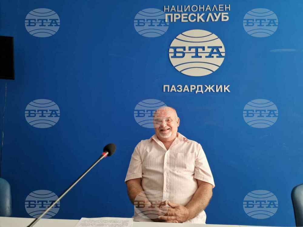 Иконостасът в църквата "Успение на Пресвета Богородица” в Пазарджик впечатлява със своето стилно съвършенство, каза Сергей Шербетов