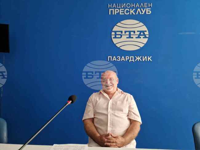 Иконостасът в църквата "Успение на Пресвета Богородица” в Пазарджик впечатлява със своето стилно съвършенство, каза Сергей Шербетов