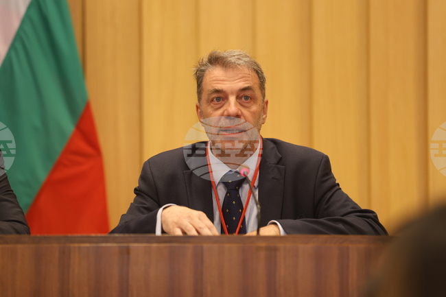 Списание ЛИК е изключително важно издание, което представя всички в сферата на културата, каза проф. Николай Ненов