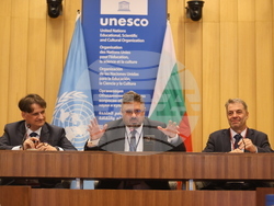 Франция - списание ЛИК „България в ЮНЕСКО“ - представяне