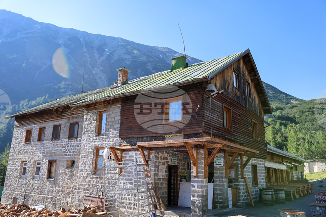 Община Банско въвежда временна забрана за движение и паркиране на автомобили в част от пътя към хижа „Вихрен“