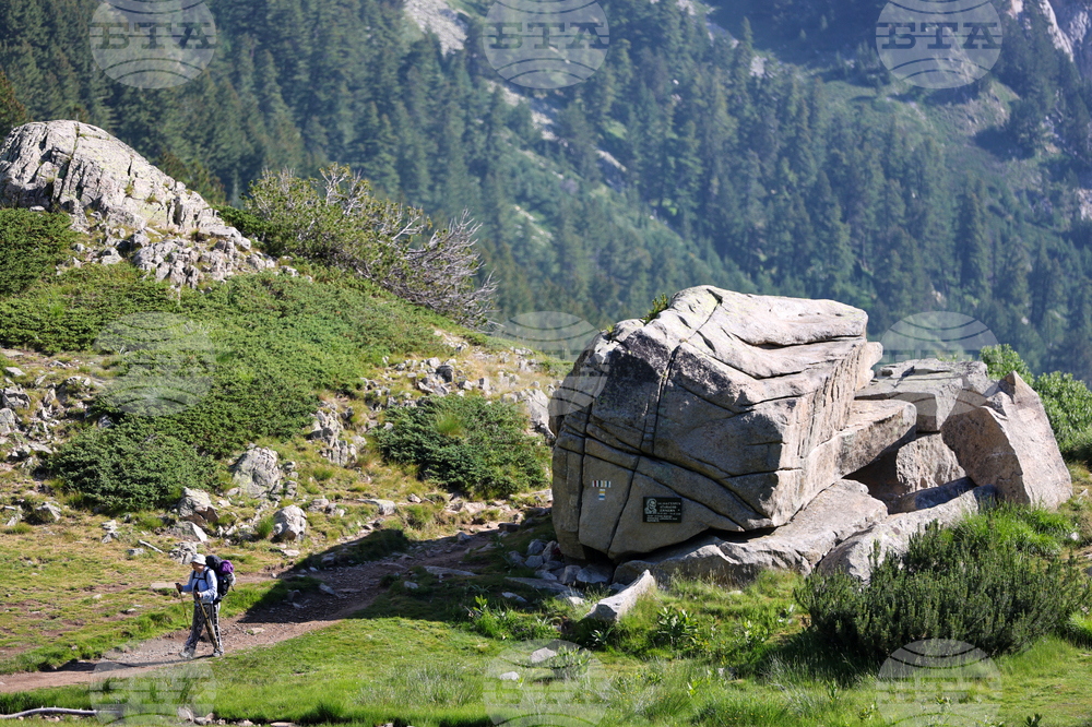 Good Mountain Hiking Conditions on Monday