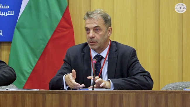 Списание ЛИК е изключително важно издание, което представя всички в сферата на културата, каза проф. Николай Ненов