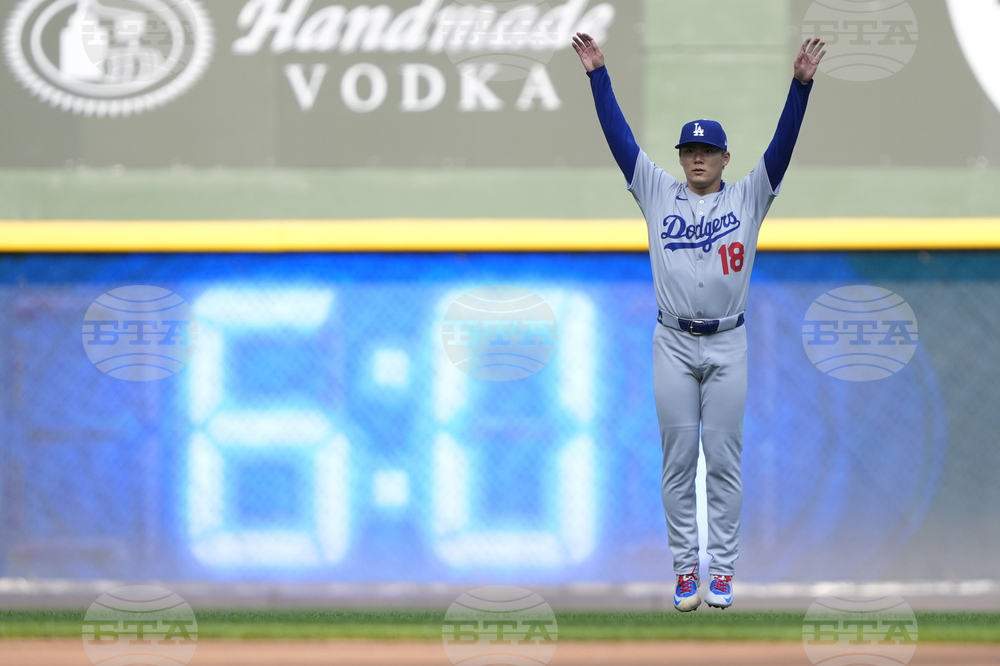 Dodgers Brewers Baseball