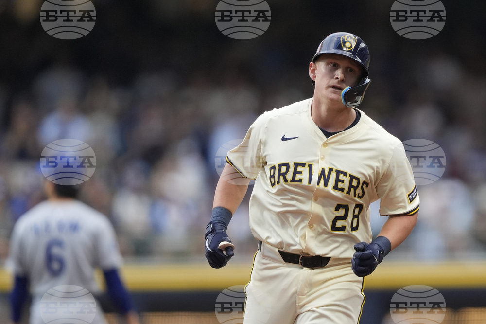 Dodgers Brewers Baseball