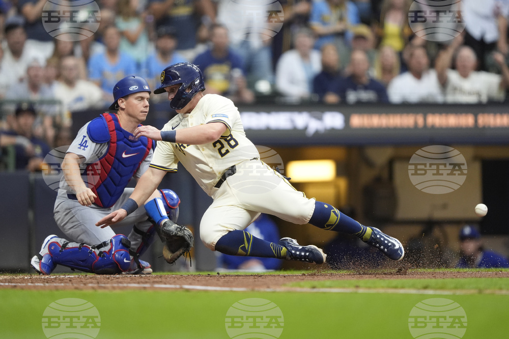 Dodgers Brewers Baseball